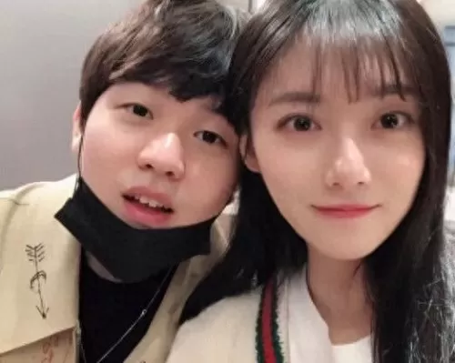lol骆歆衣服滑落gif　骆歆去哪了-第1张
