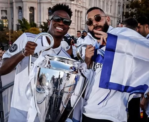 fifa大号最终阵容搭配　历年fifa最佳阵容-第4张