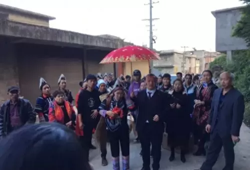 云南人结婚阵容搭配图片(云南结婚是男方先办还是女方先办)-第2张