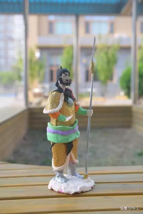 怎么用橡皮泥捏吃鸡人物　粘土做吃鸡玩具-第32张