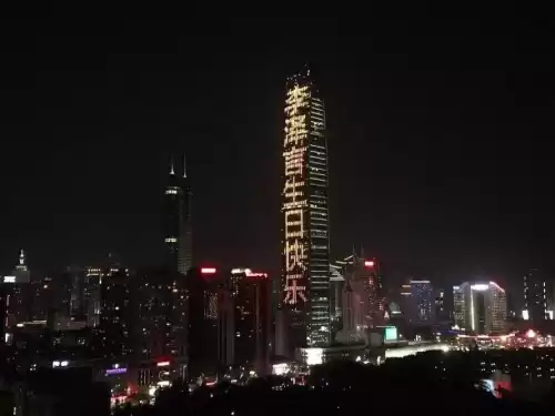 恋与制作人是乙女游戏吗　恋与制作人主控叫什么-第3张