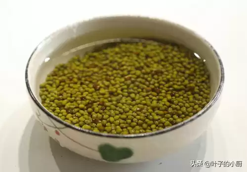 想煮出碧绿的绿豆汤用什么锅　铁锅煮绿豆汤黑了能喝吗-第4张