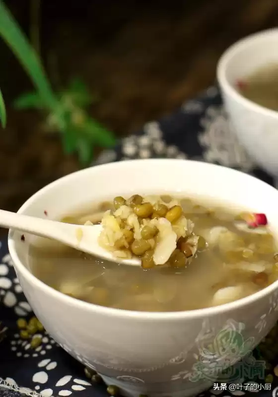 想煮出碧绿的绿豆汤用什么锅　铁锅煮绿豆汤黑了能喝吗-第10张