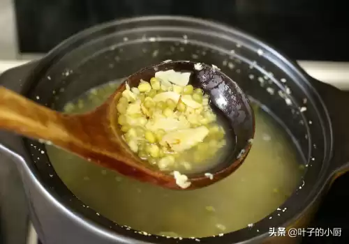 想煮出碧绿的绿豆汤用什么锅　铁锅煮绿豆汤黑了能喝吗-第8张