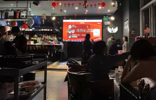 酒吧肢体接触的游戏　两个人互动小游戏-第1张